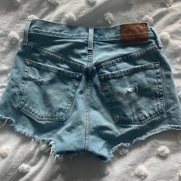 Levi 501 denim shorts - Picture 2 of 3
